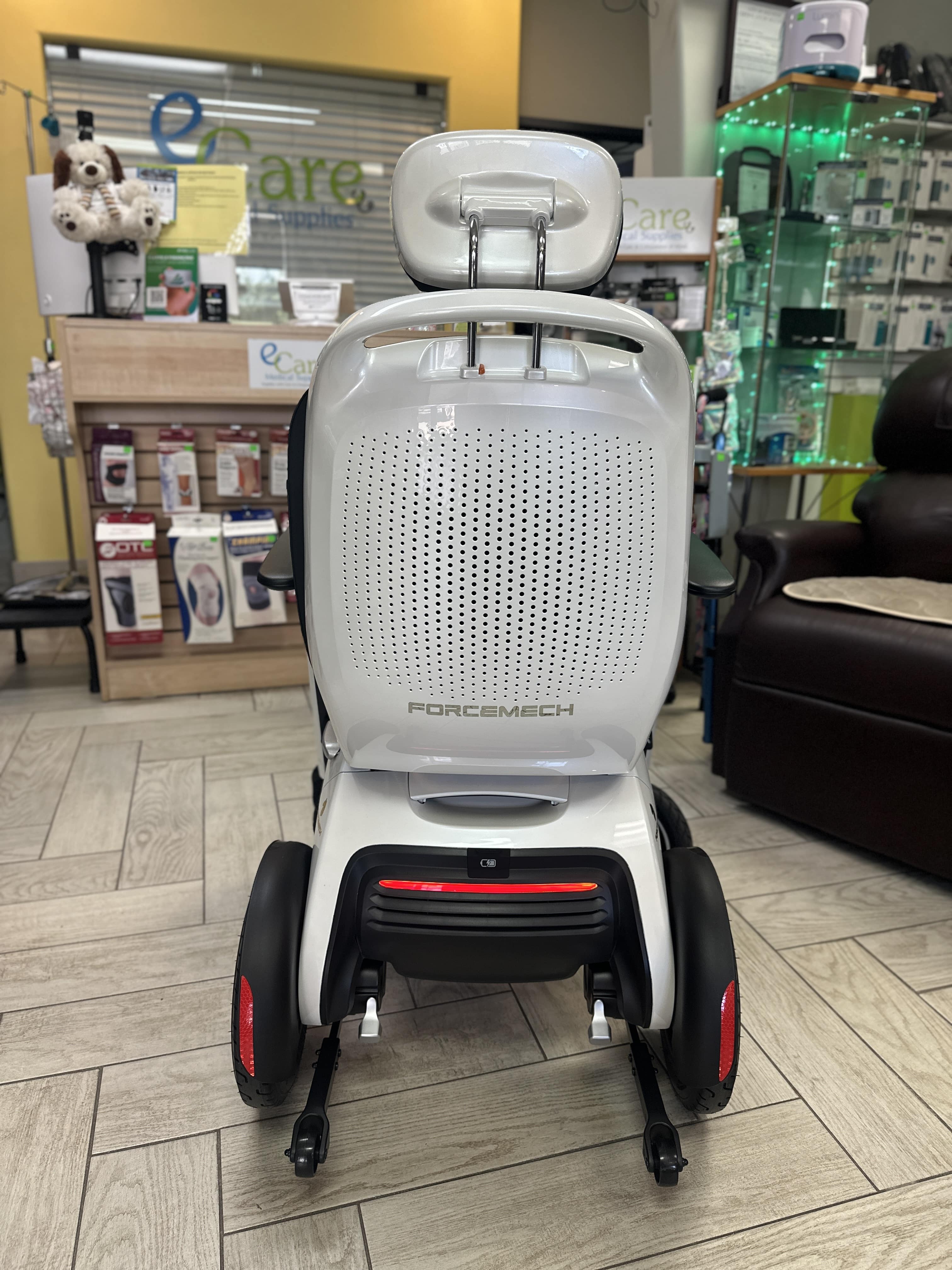 ark luxury award winning all terrain folding powerchair — photo 4 of 6