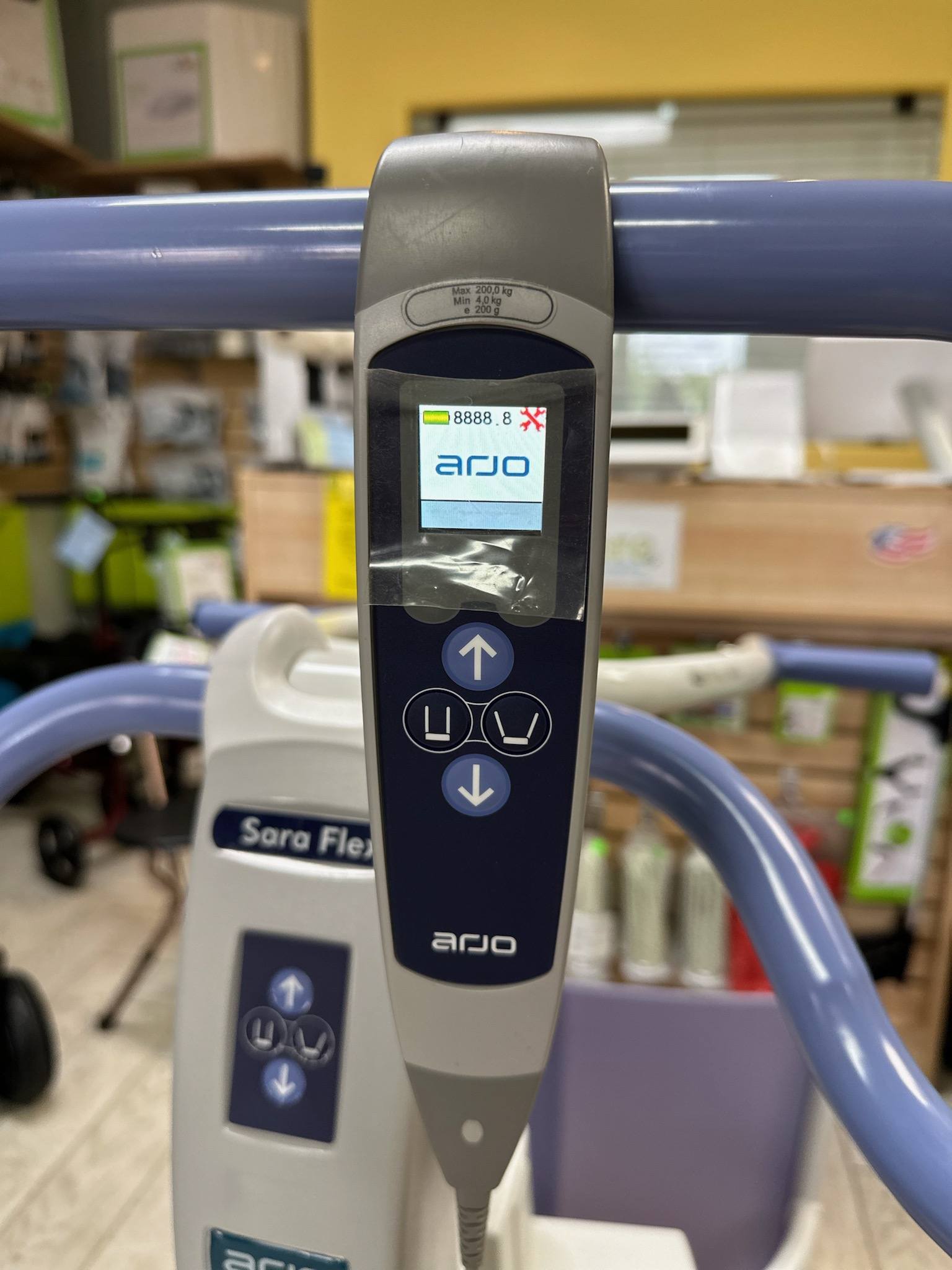 arjo powered sara flex sit to stand patient lift scale — photo 3 of 6